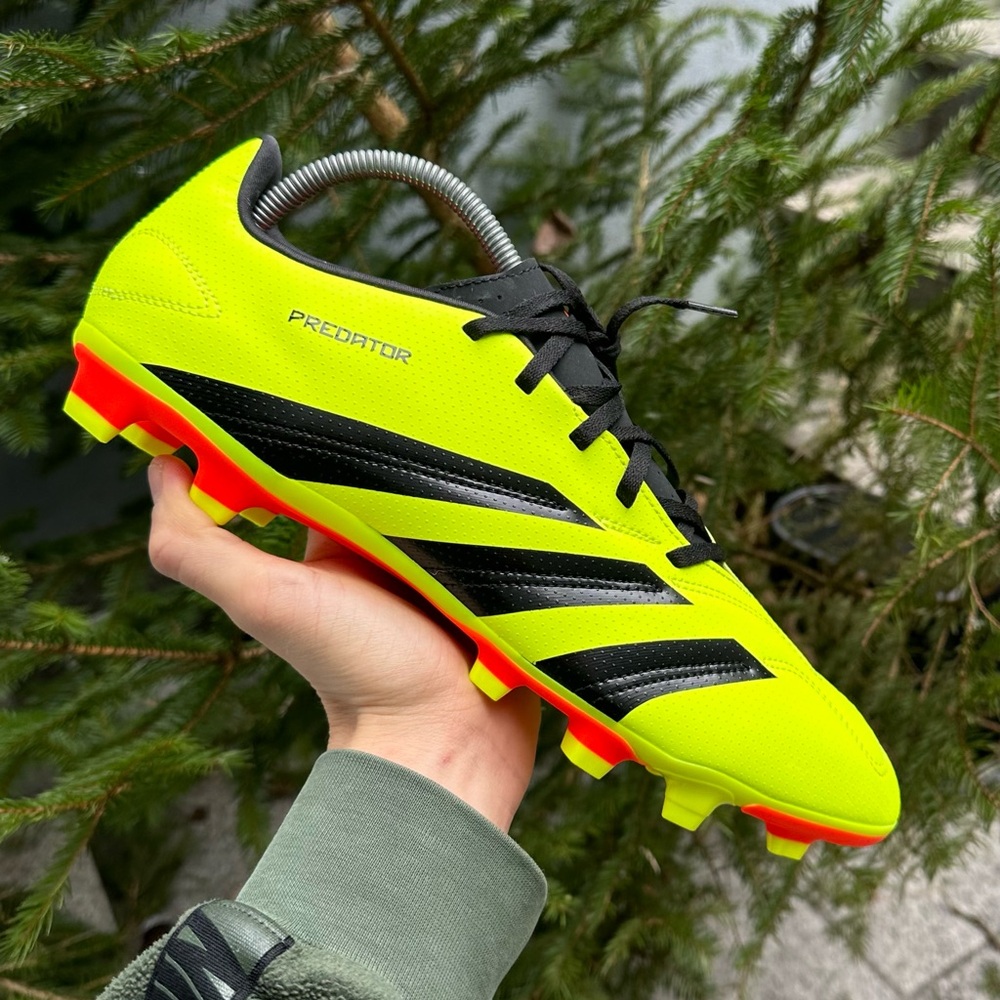 Brand new Adidas Predator’s Club FxG Flexible Ground Soccer Cleats size 13